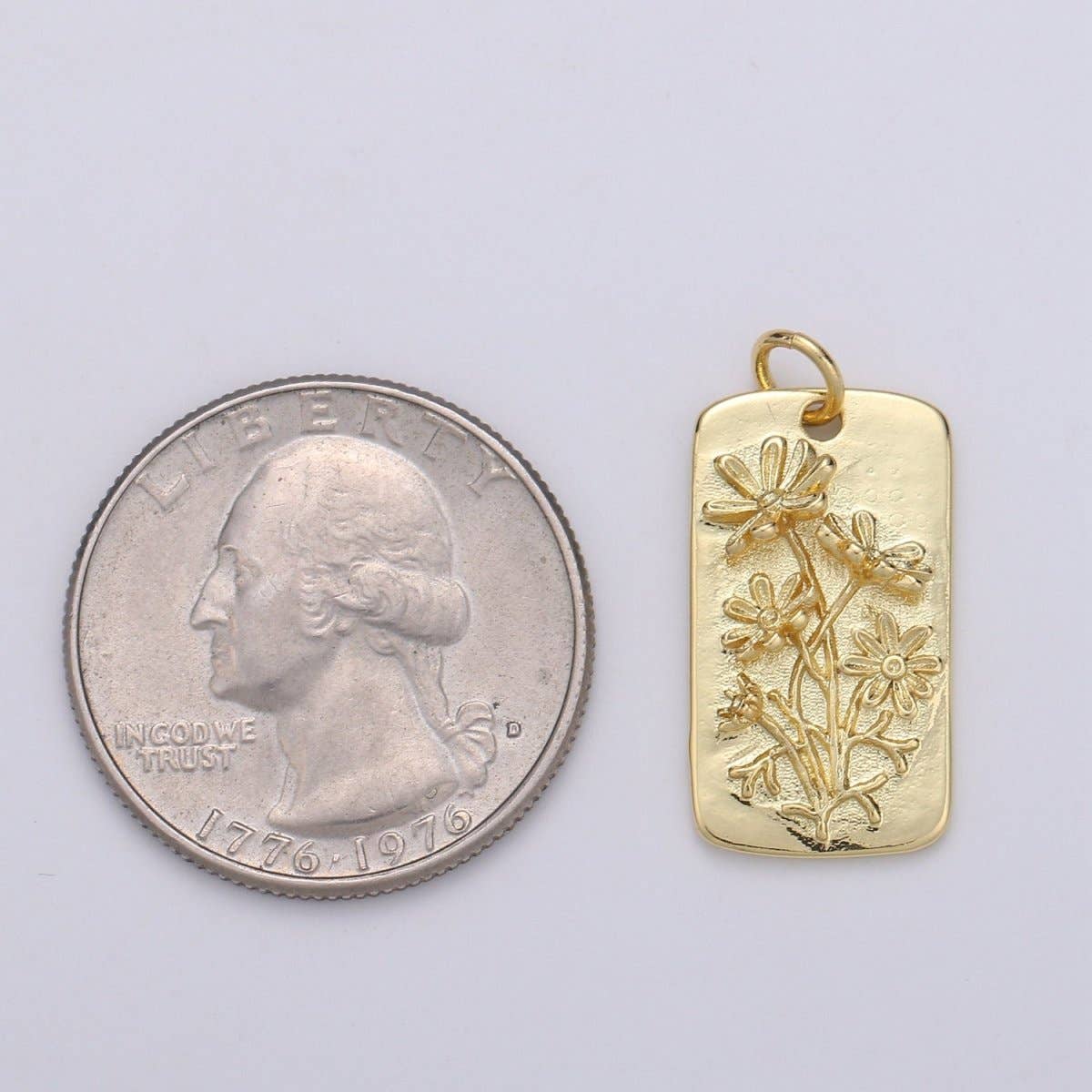Daisy Flower Charms, Gold Daisy Pendant, Dainty Daisy Charm, Small Wild Flower Charm for Necklace Floral Flower Tag Jewelry D-770